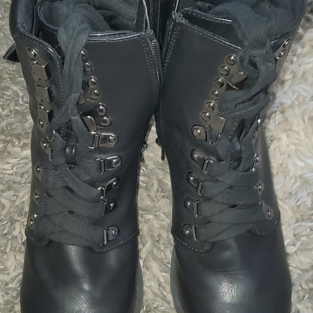 BLACK HOOK & LACE AND SIDE ZIPPER FASTENING BOOTS BY MIA, SIZE 7 1/2"